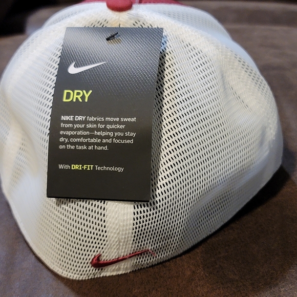 Nike SHRUBS Cap.  New with tags